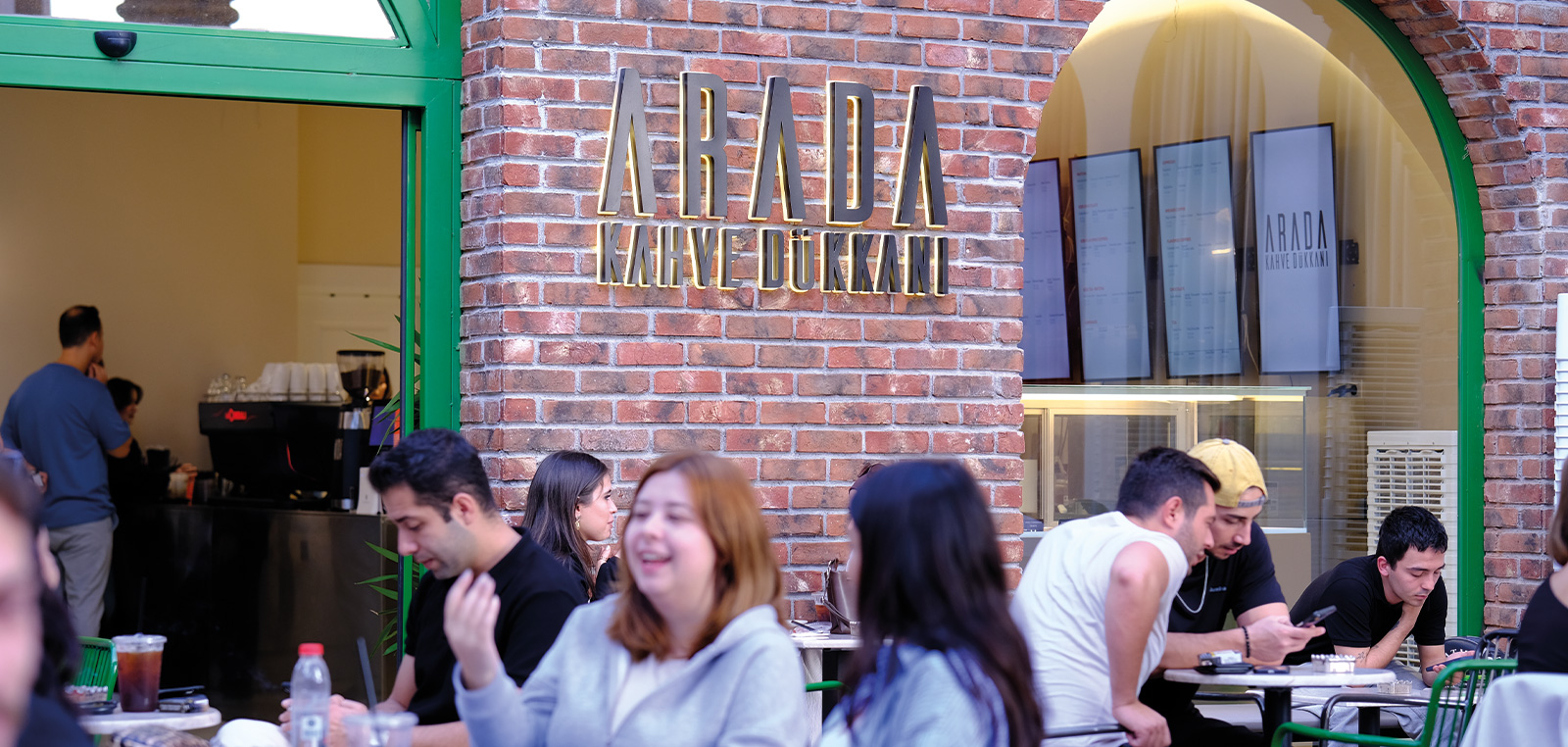 cadde 54 arada kahve dükkanı