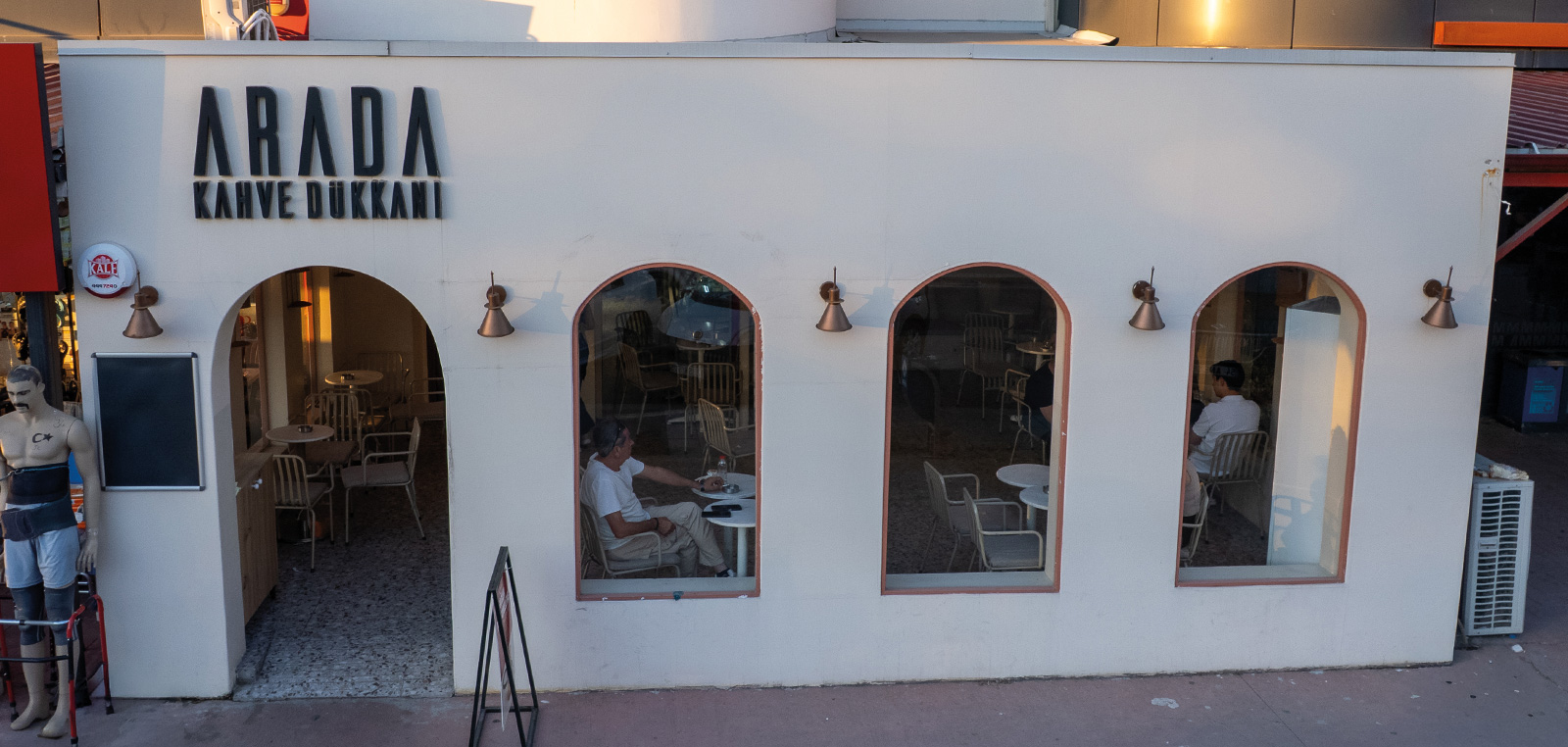 çengelköy arada kahve dükkanı